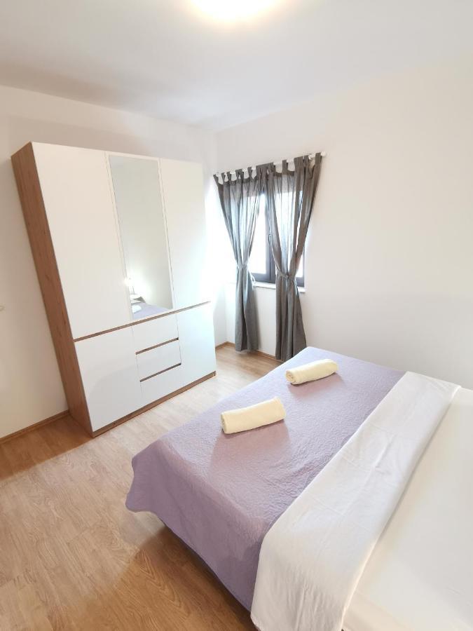 Sintic Apartment *